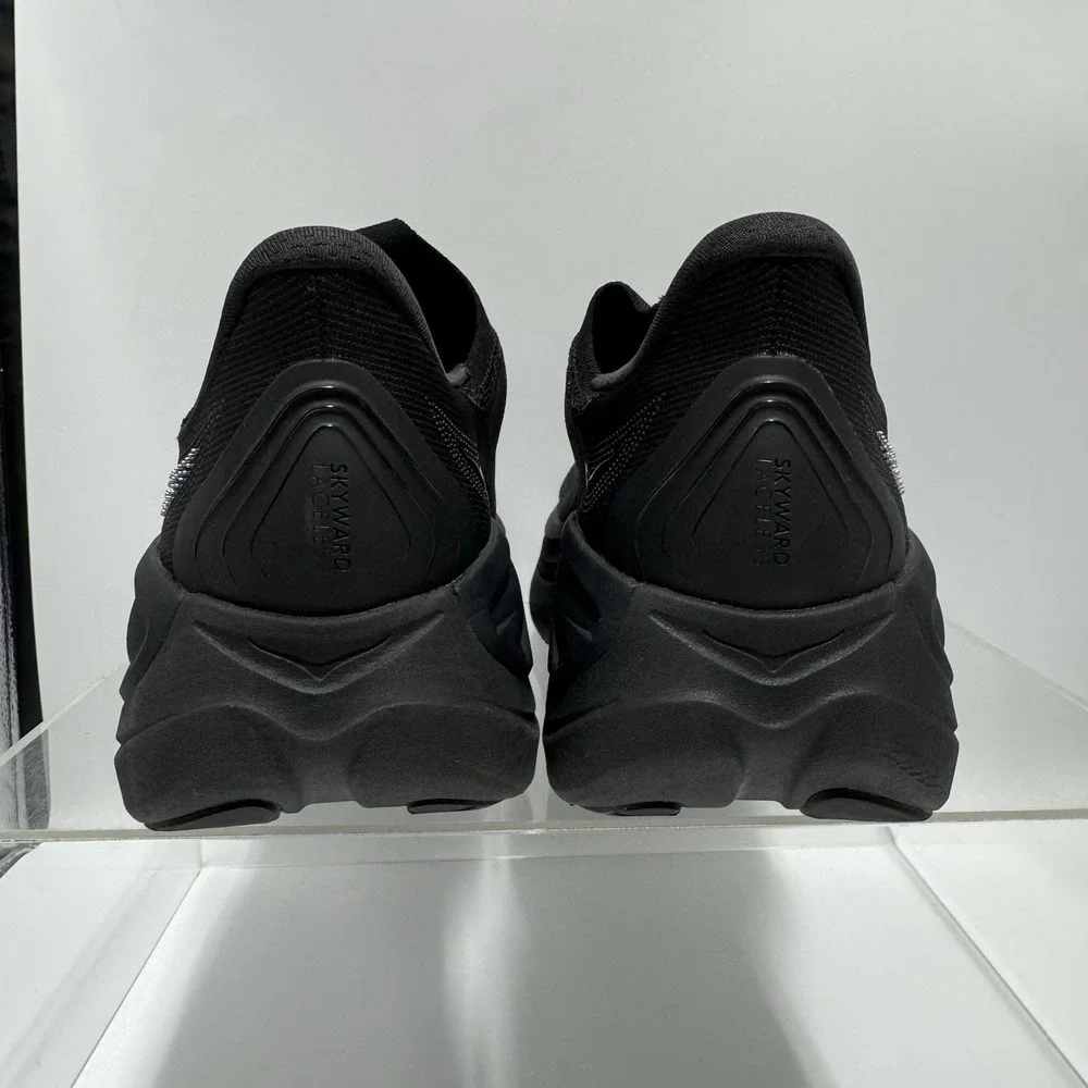 Hoka Skyward Laceless Triple Black 1168876 BBLC running Shoes Men's Size 12